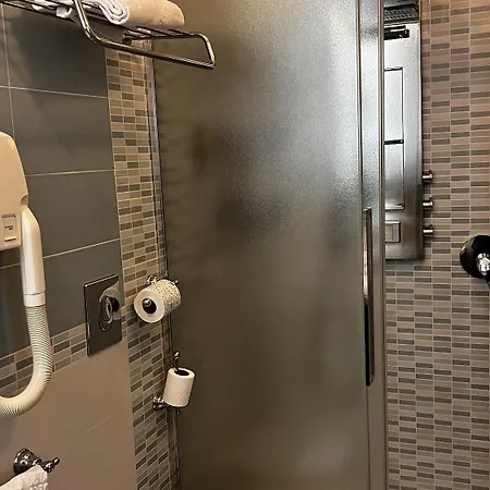 Vittoria 4* Milan